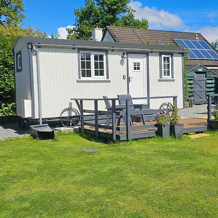 בלמקרה Small Cozy Shepherd Hut 20 By 7 Feet With Boxed In High Double Bed מראה חיצוני תמונה