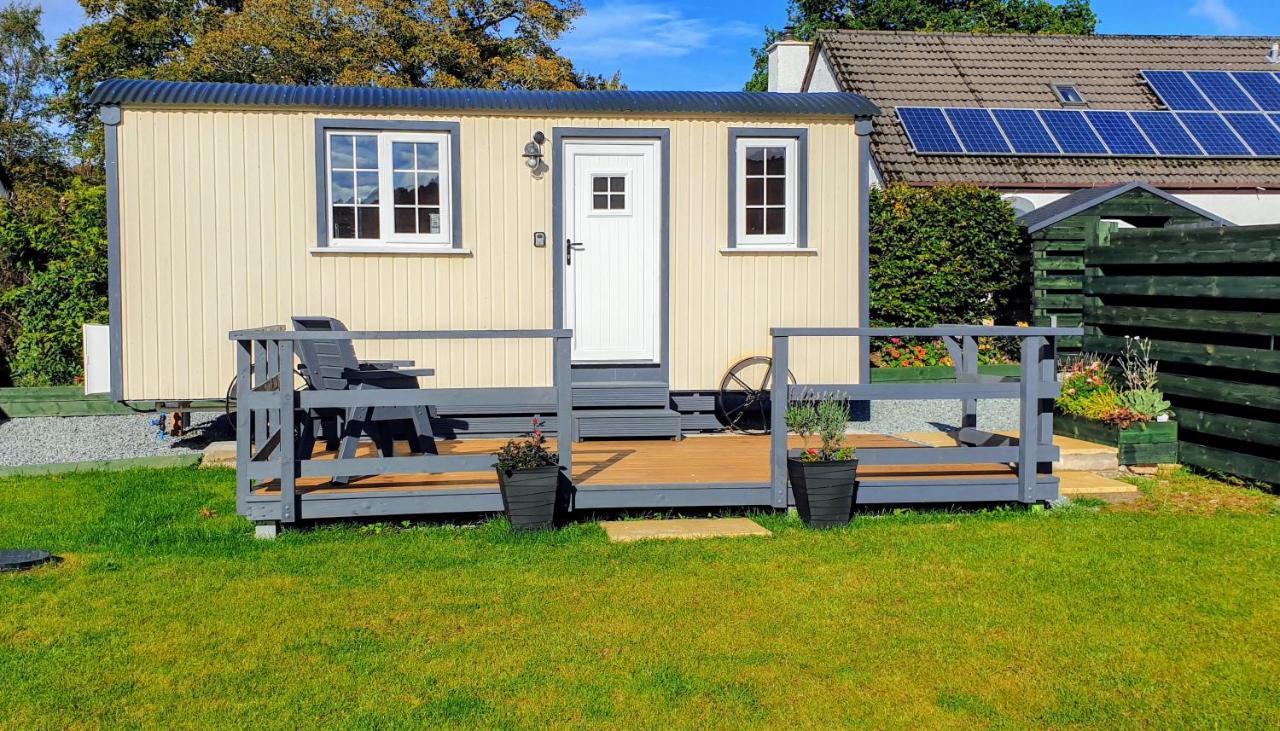 בלמקרה Small Cozy Shepherd Hut 20 By 7 Feet With Boxed In High Double Bed מראה חיצוני תמונה